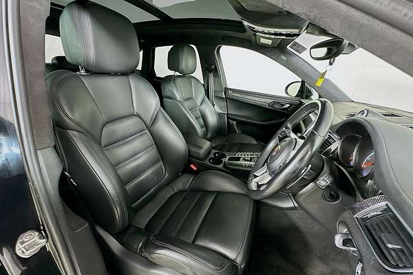 2015 Porsche MACAN TURBO MY15