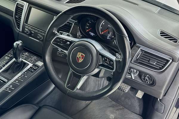 2015 Porsche MACAN TURBO MY15