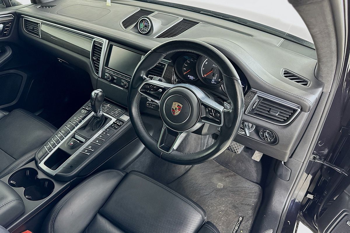 2015 Porsche MACAN TURBO MY15