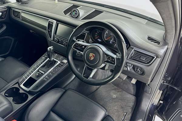 2015 Porsche MACAN TURBO MY15