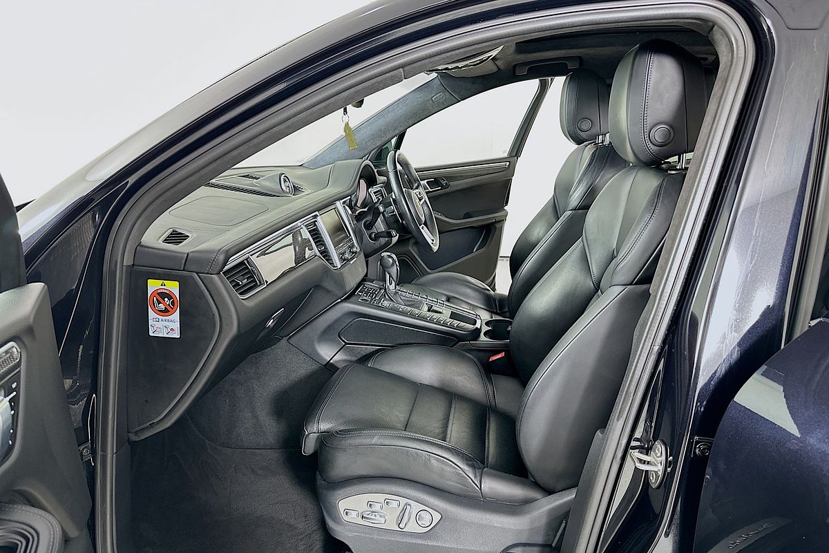2015 Porsche MACAN TURBO MY15