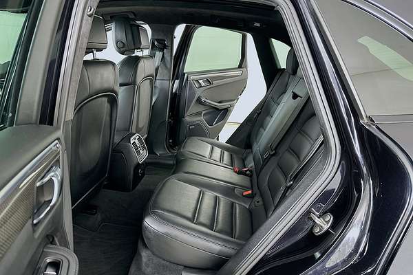 2015 Porsche MACAN TURBO MY15