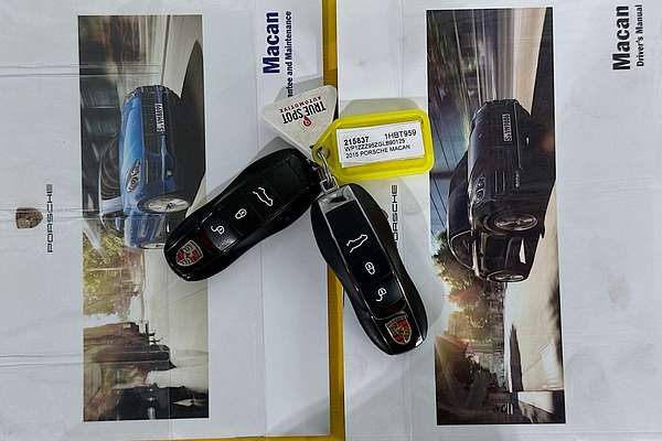2015 Porsche MACAN TURBO MY15