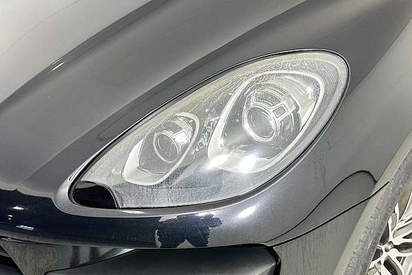 2015 Porsche MACAN TURBO MY15