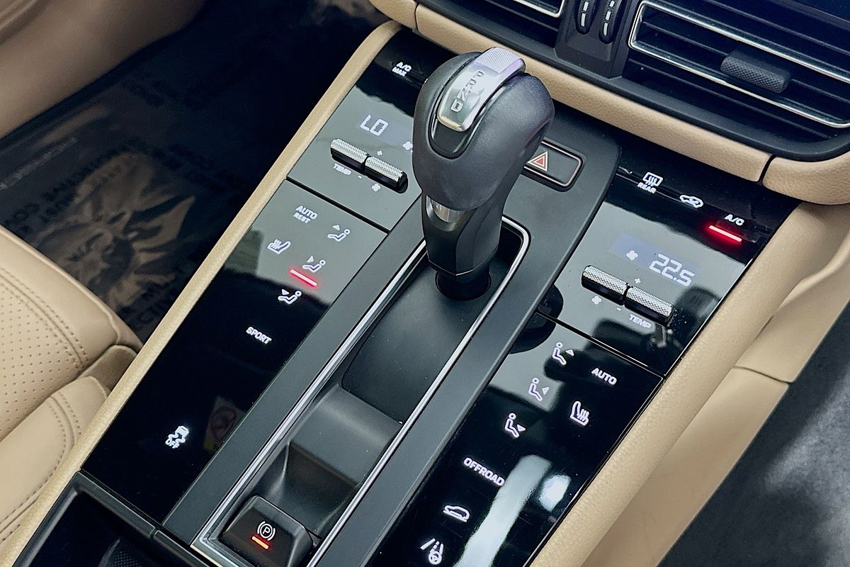2022 Porsche MACAN  95B MY22