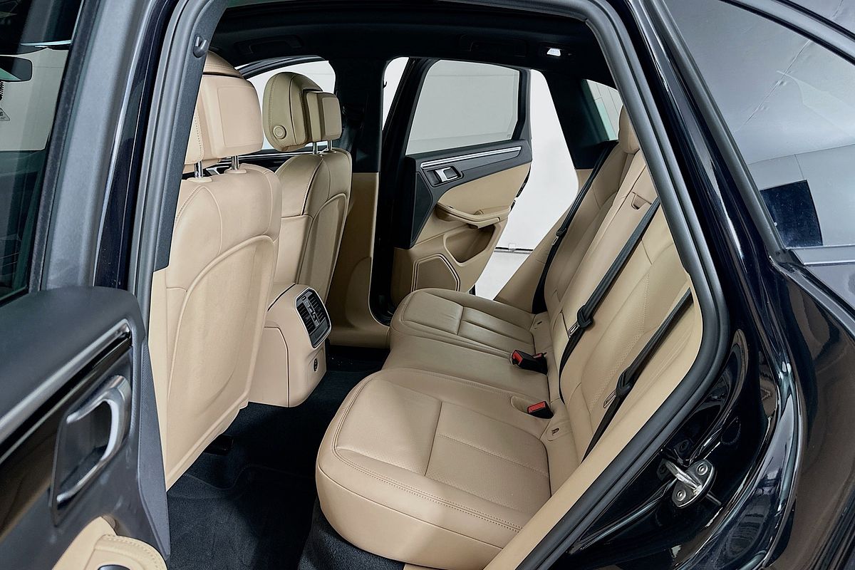 2022 Porsche MACAN  95B MY22
