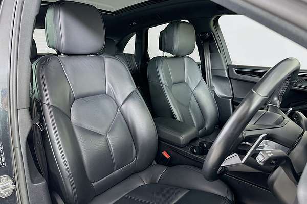 2023 Porsche MACAN  95B MY23
