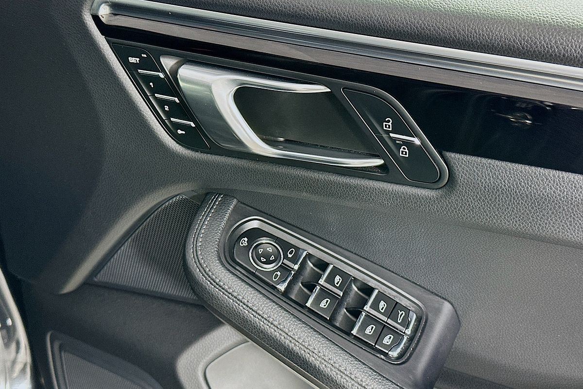 2023 Porsche MACAN  95B MY23