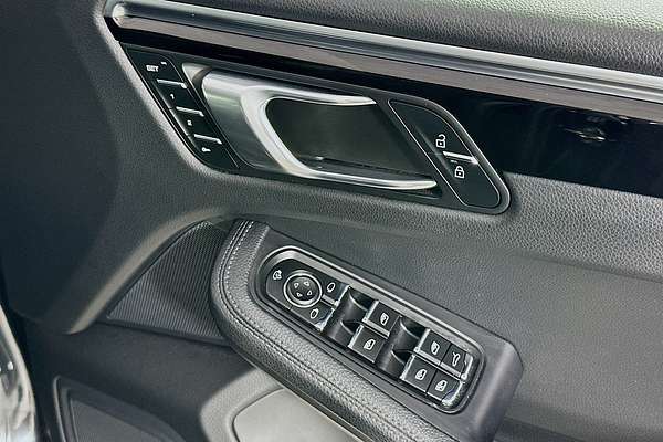 2023 Porsche MACAN  95B MY23