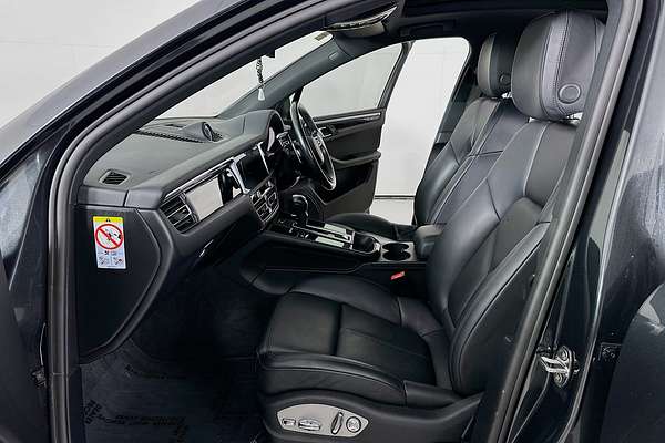 2023 Porsche MACAN  95B MY23