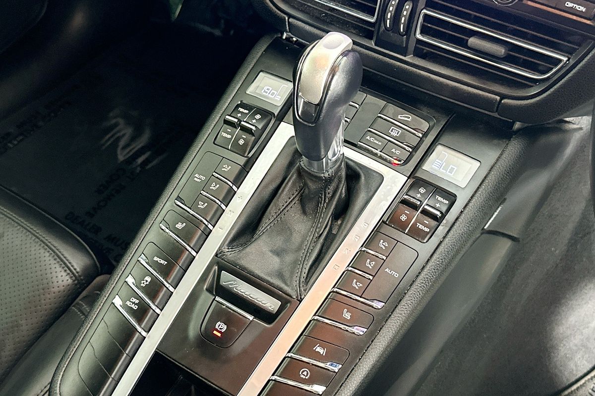 2020 Porsche MACAN  95B MY20