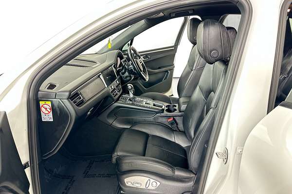 2020 Porsche MACAN  95B MY20