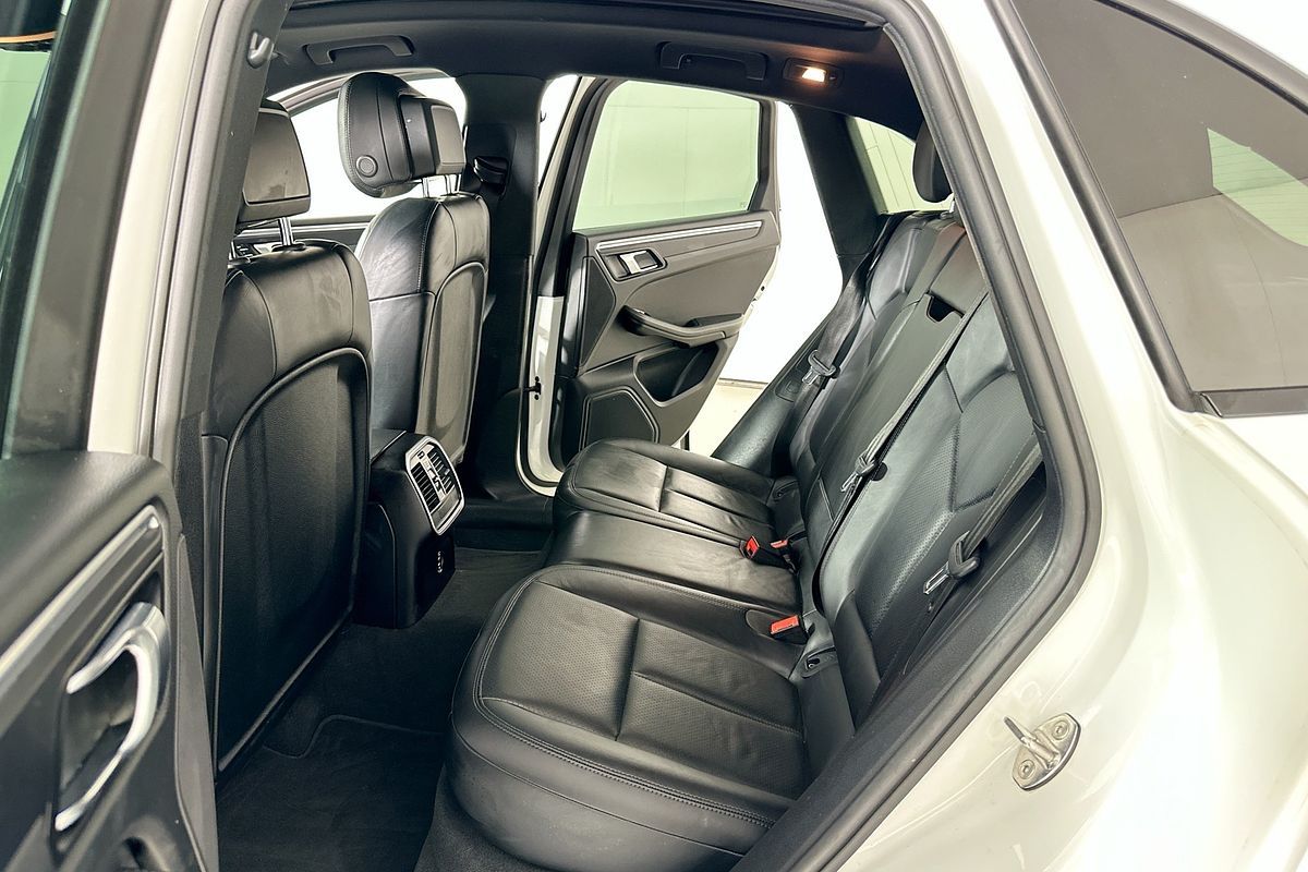 2020 Porsche MACAN  95B MY20