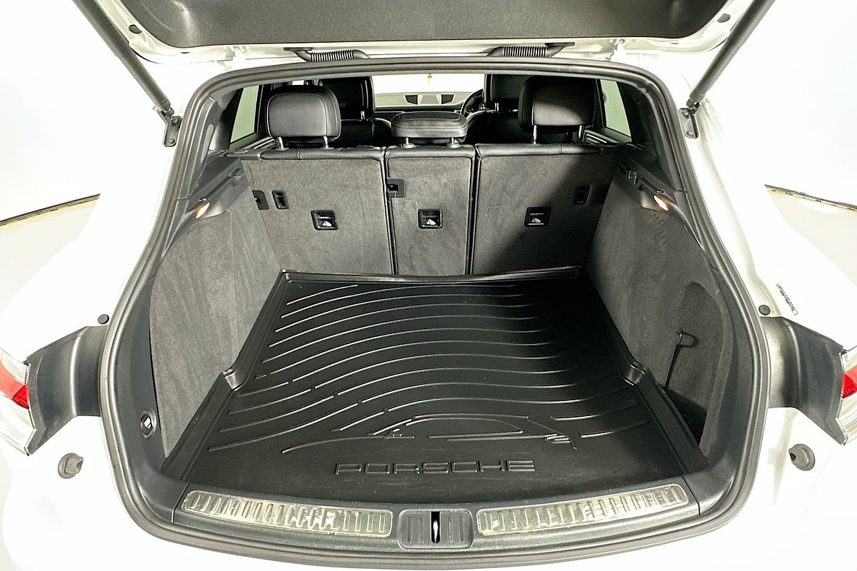 2020 Porsche MACAN  95B MY20