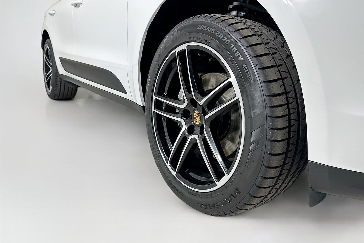 2020 Porsche MACAN  95B MY20