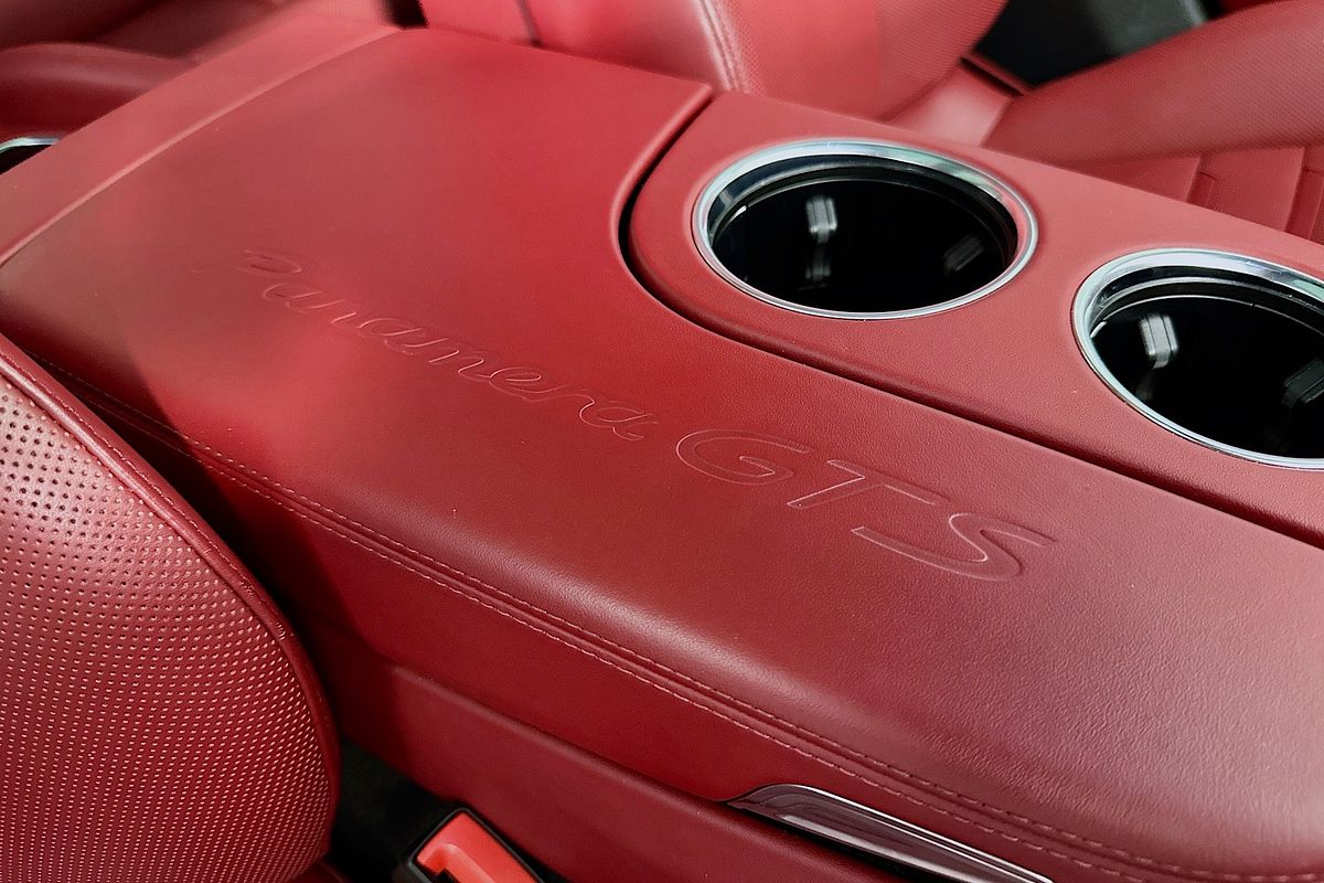 2022 Porsche Panamera GTS 971