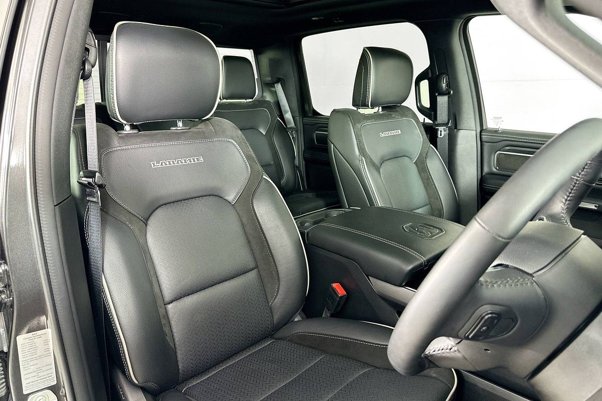 2024 RAM 1500 LARAMIE (w/SUNROOF) MHEV DT MY24 4X4 SWB
