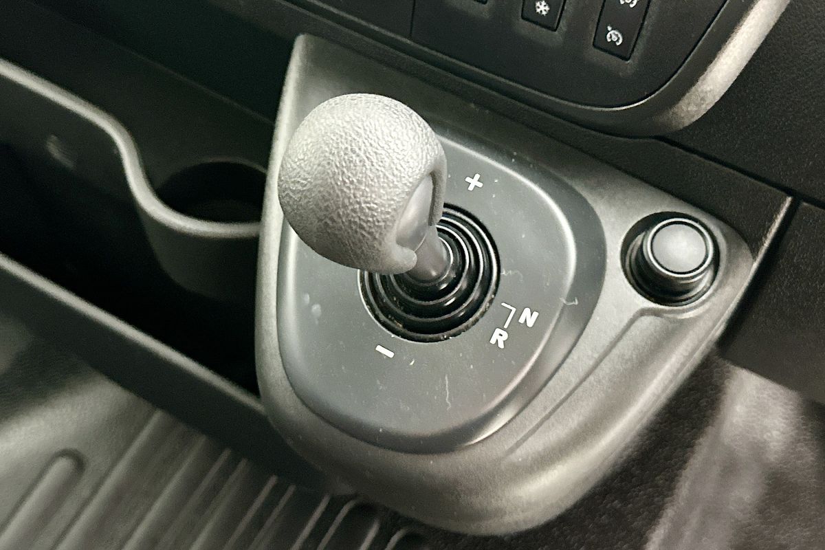 2019 Renault MASTER LWB MID WINDOW X62 MY17 LWB Mid Roof