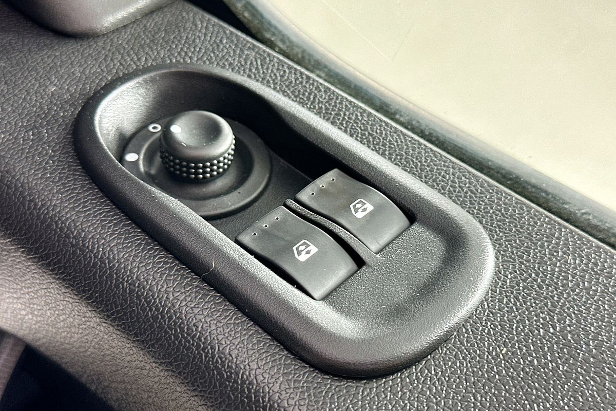 2019 Renault MASTER LWB MID WINDOW X62 MY17 LWB Mid Roof