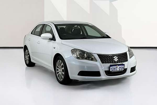 2010 Suzuki KIZASHI XL FR