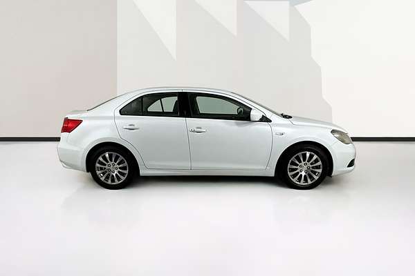 2010 Suzuki KIZASHI XL FR
