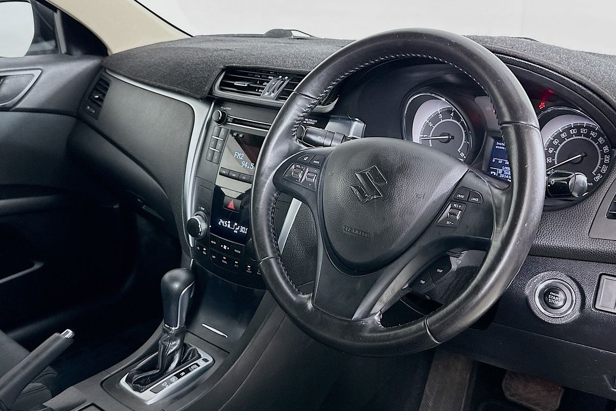2010 Suzuki KIZASHI XL FR