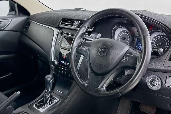 2010 Suzuki KIZASHI XL FR