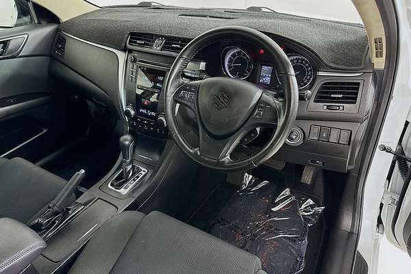 2010 Suzuki KIZASHI XL FR