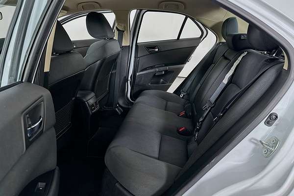 2010 Suzuki KIZASHI XL FR