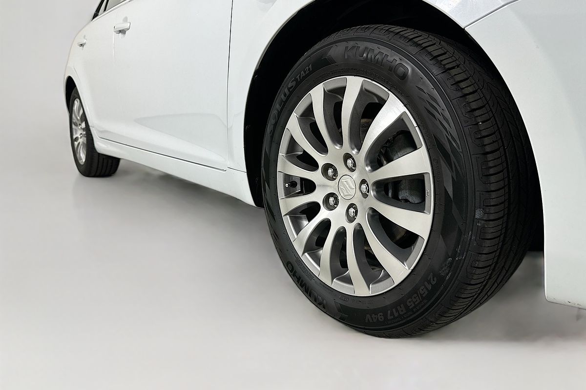 2010 Suzuki KIZASHI XL FR