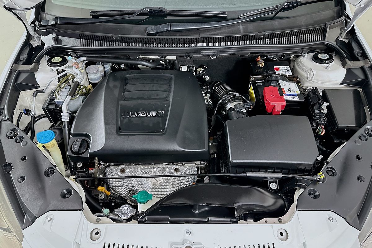 2010 Suzuki KIZASHI XL FR