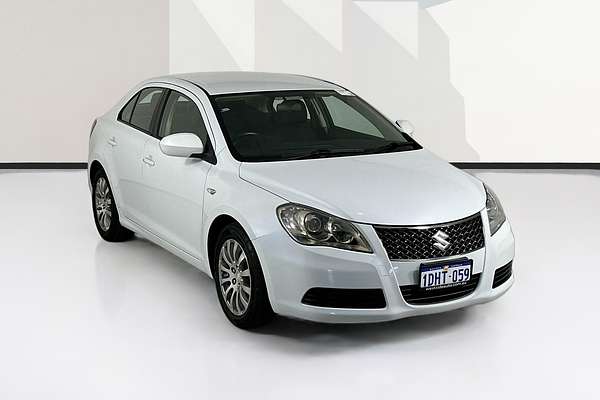 2010 Suzuki KIZASHI XL FR