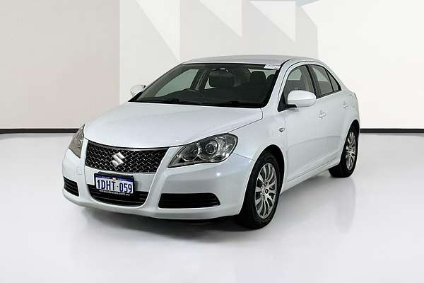 2010 Suzuki KIZASHI XL FR