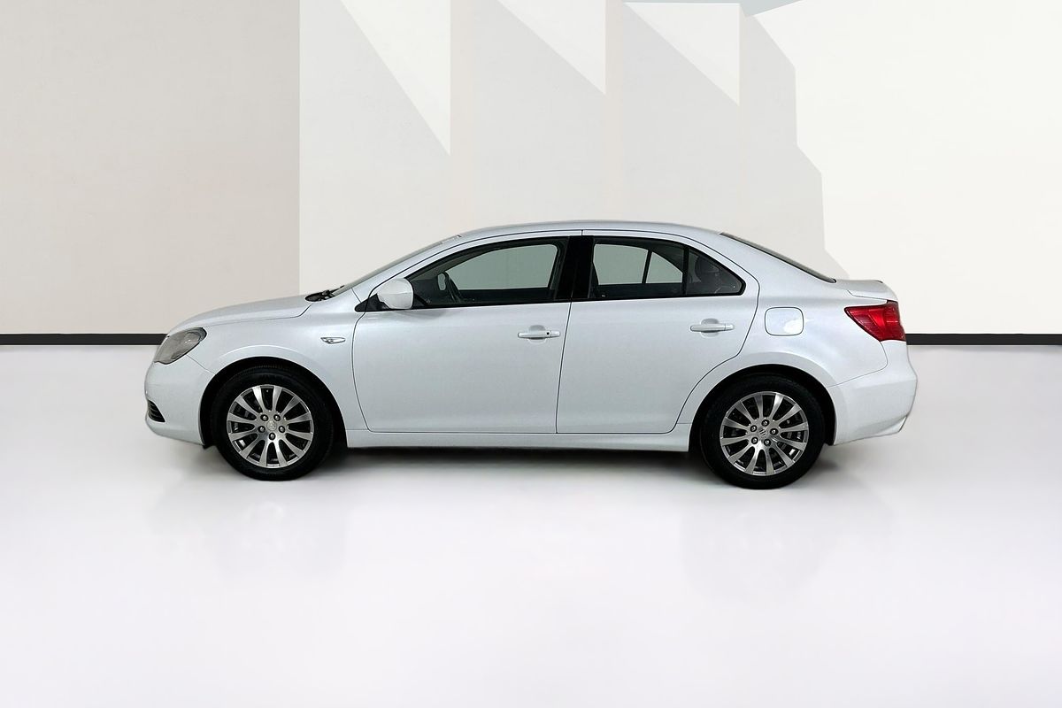 2010 Suzuki KIZASHI XL FR