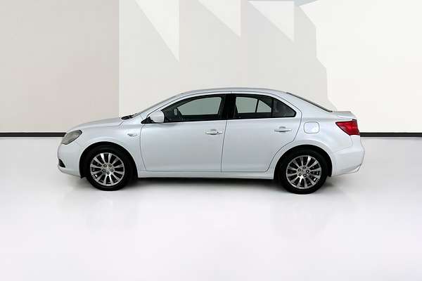 2010 Suzuki KIZASHI XL FR