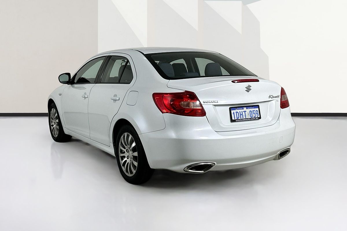 2010 Suzuki KIZASHI XL FR