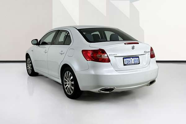 2010 Suzuki KIZASHI XL FR