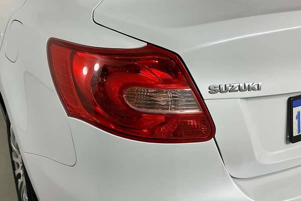 2010 Suzuki KIZASHI XL FR