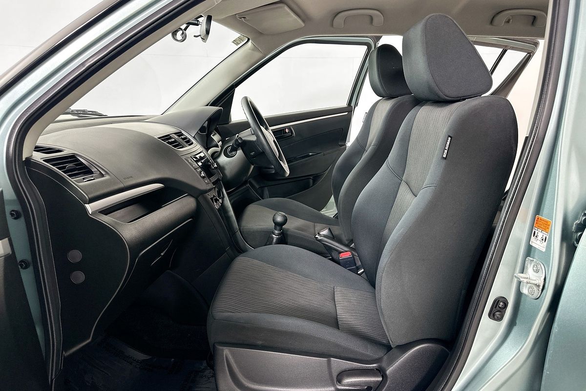 2011 Suzuki SWIFT GA FZ