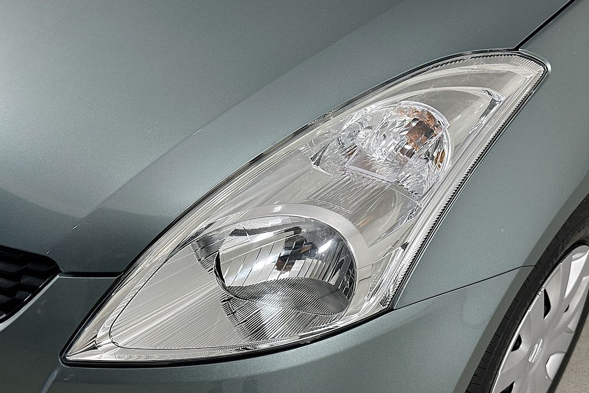 2011 Suzuki SWIFT GA FZ