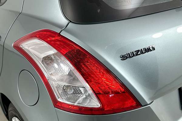 2011 Suzuki SWIFT GA FZ