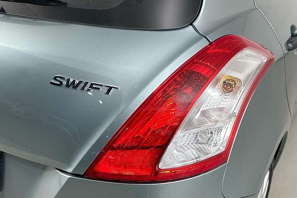 2011 Suzuki SWIFT GA FZ