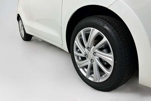 2023 Suzuki SWIFT GL NAVI AZ SERIES II