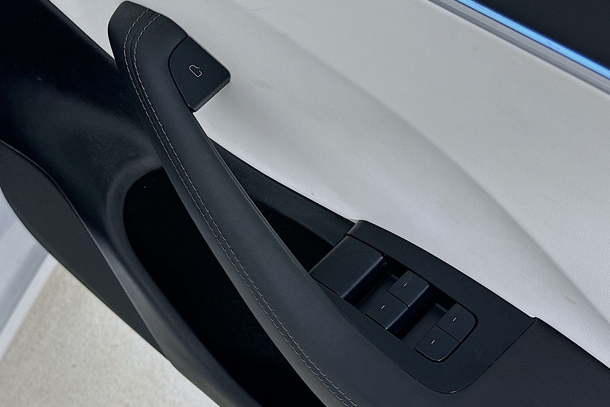2024 Tesla MODEL 3 REAR-WHEEL DRIVE MY23.5