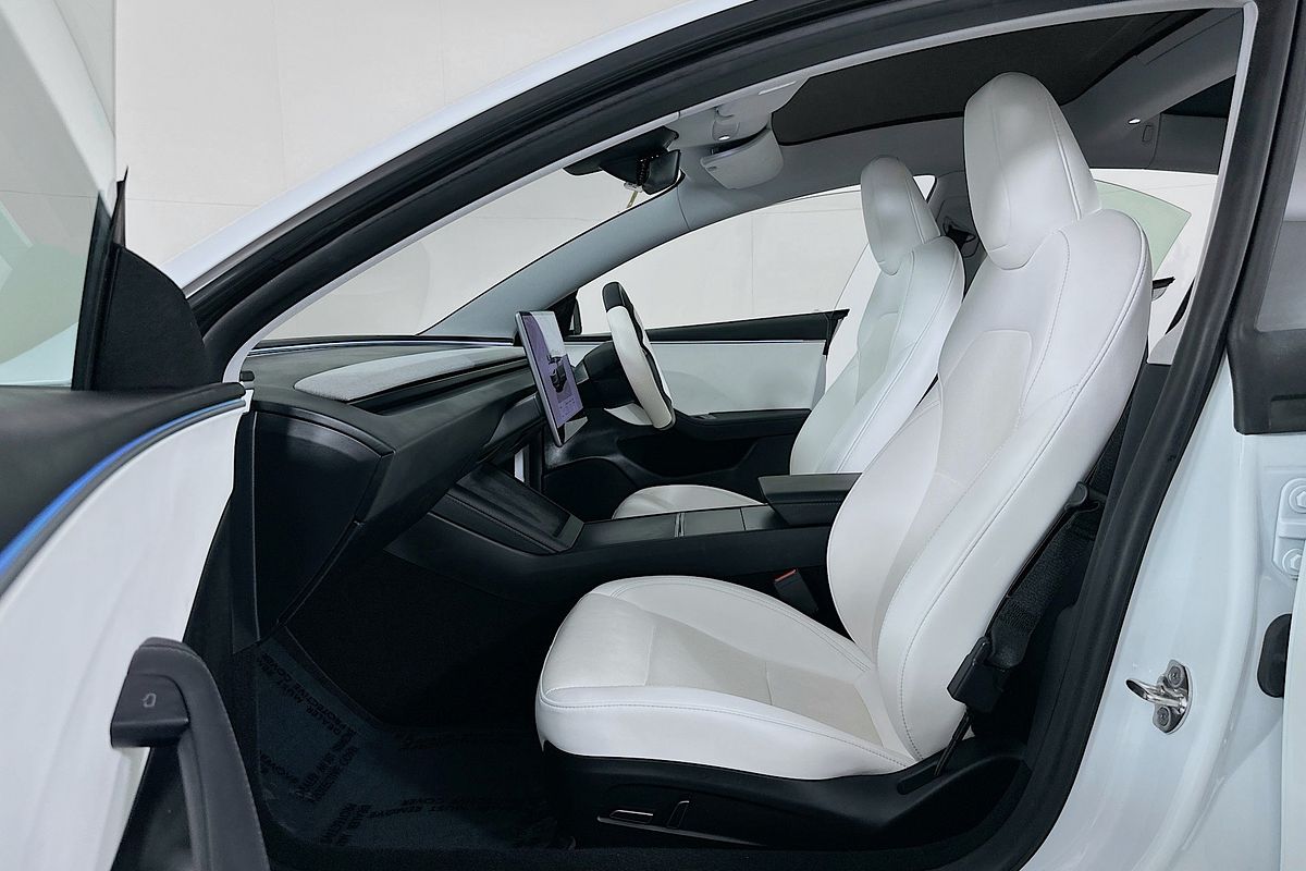2024 Tesla MODEL 3 REAR-WHEEL DRIVE MY23.5