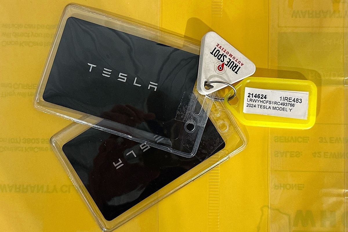 2024 Tesla MODEL Y REAR-WHEEL DRIVE MY24