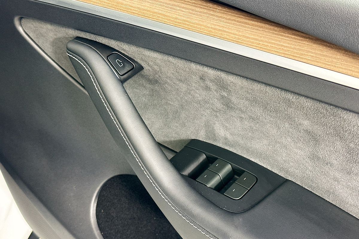 2024 Tesla MODEL Y PERFORMANCE MY24