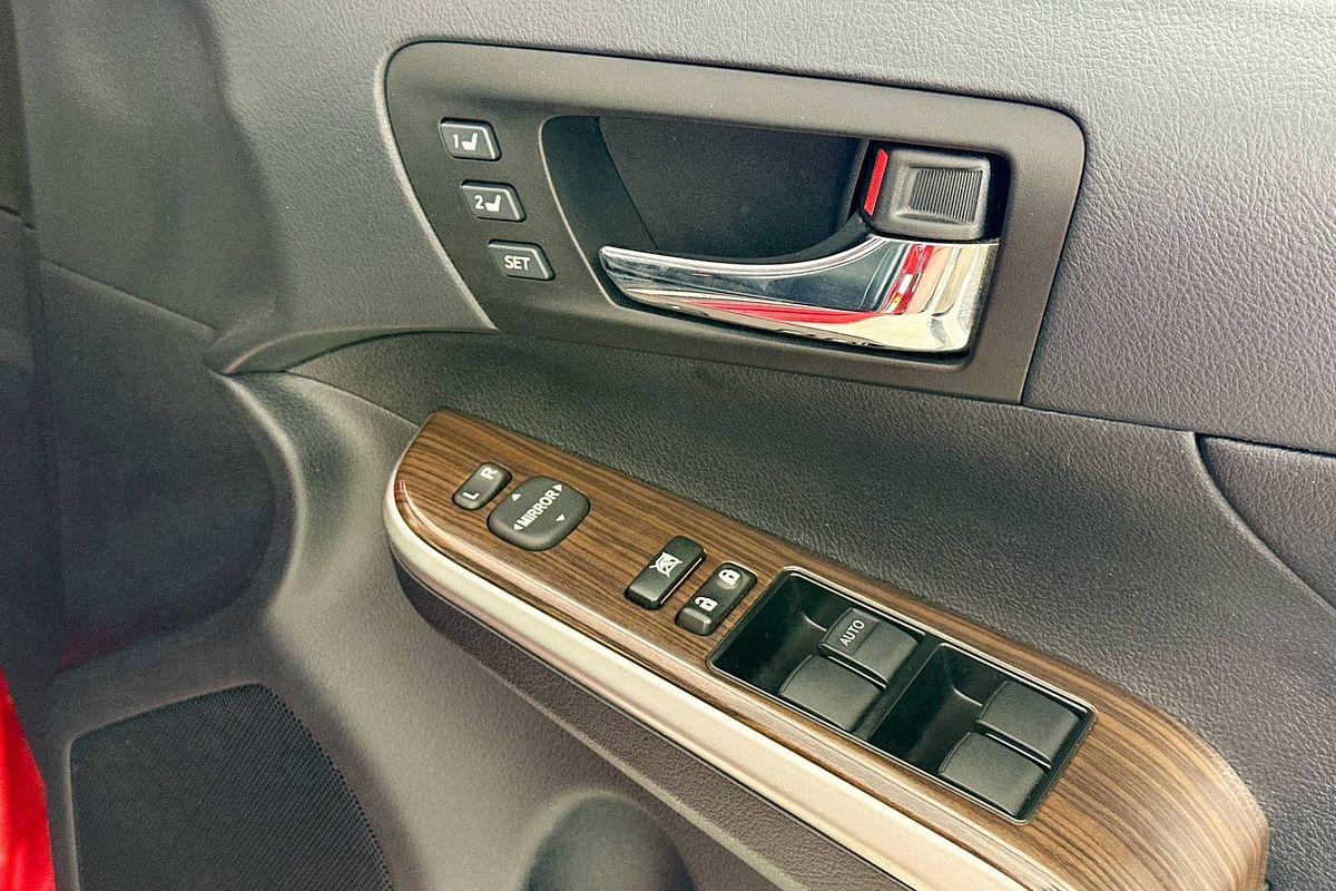 2013 Toyota AURION PRESARA GSV50R