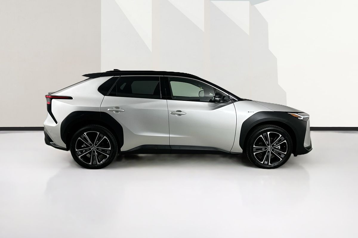 2024 Toyota bZ4X AWD - TWO TONE ROOF YEAM15R