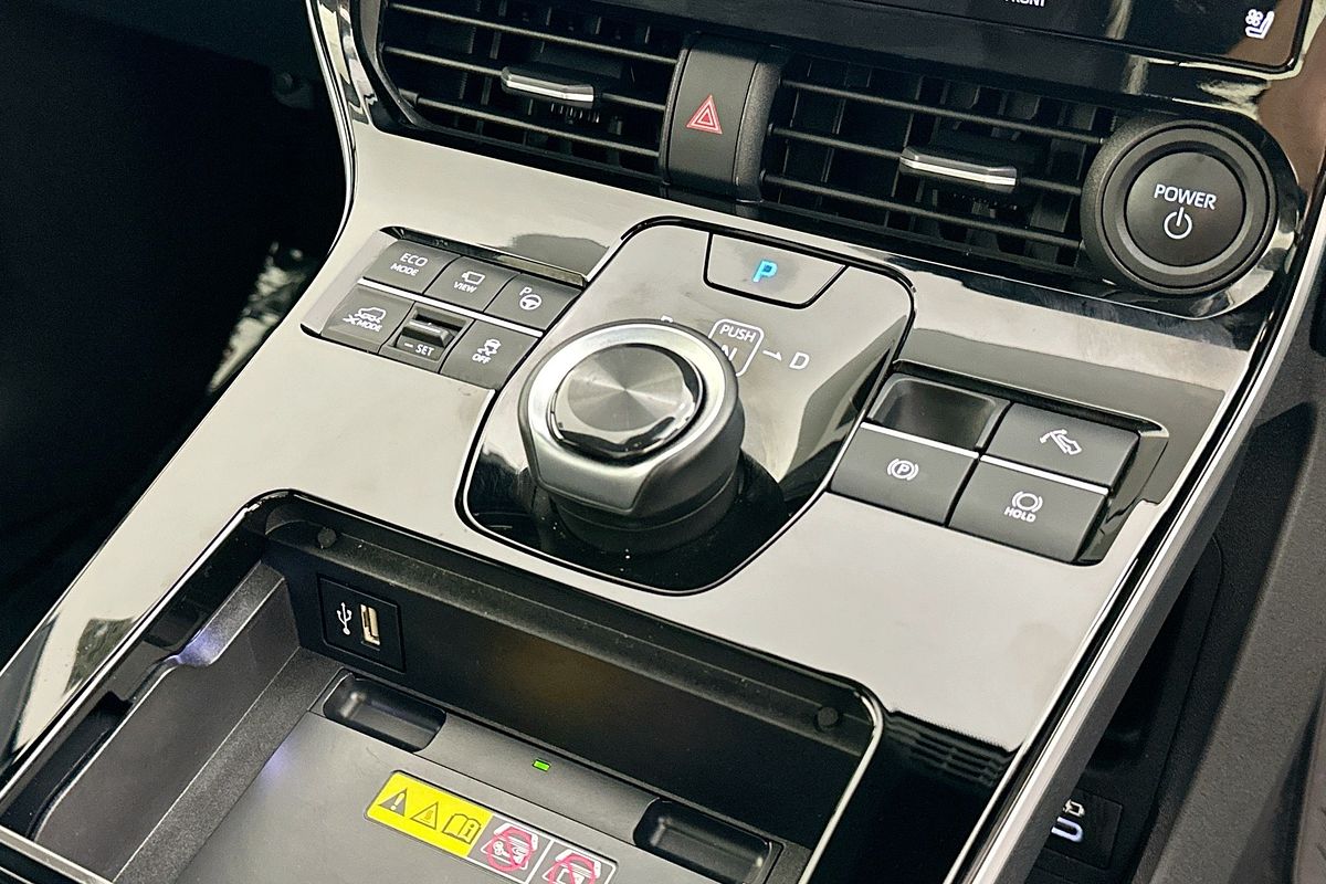 2024 Toyota bZ4X AWD - TWO TONE ROOF YEAM15R